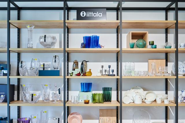Multiple brands on shelves in Fiskars Store