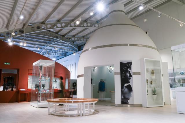 V&A
