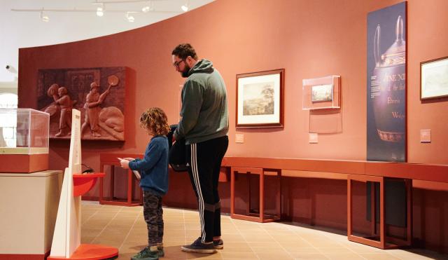 Father and child in the museum V&A Wedgwood Collection