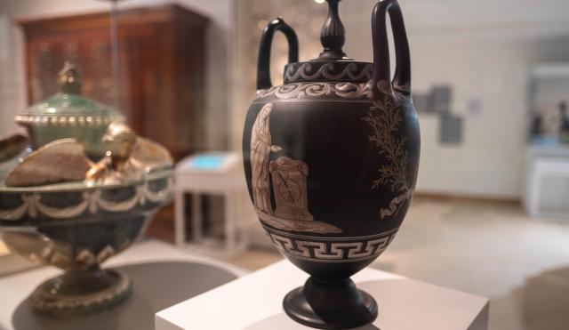 Image of a Wedgwood black basalt vase with handles