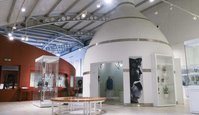 Internal image of the V&A Wedgwood Collection