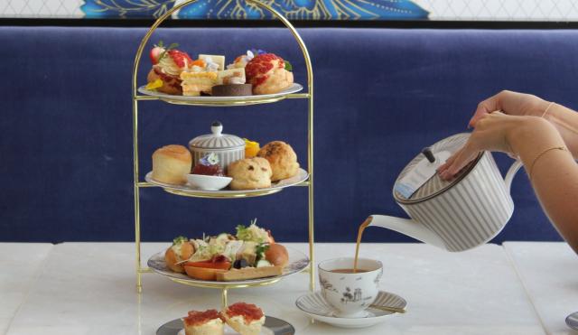 Tea Pour with Afternoon Tea 
